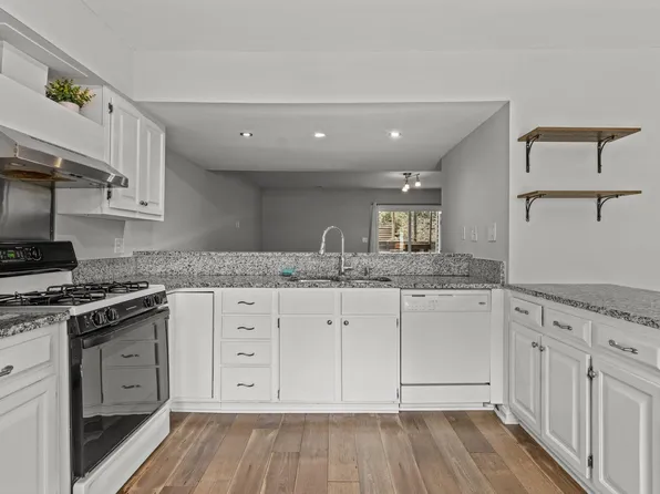 875 Martin Luther King Jr Blvd APT 19, Chapel Hill, NC 27514