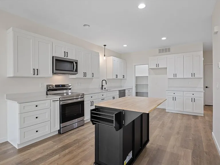 717 E Lacrosse Ave #1 — Photo 6