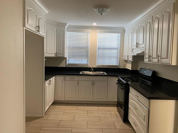 5th image of 3735 Veteran Ave