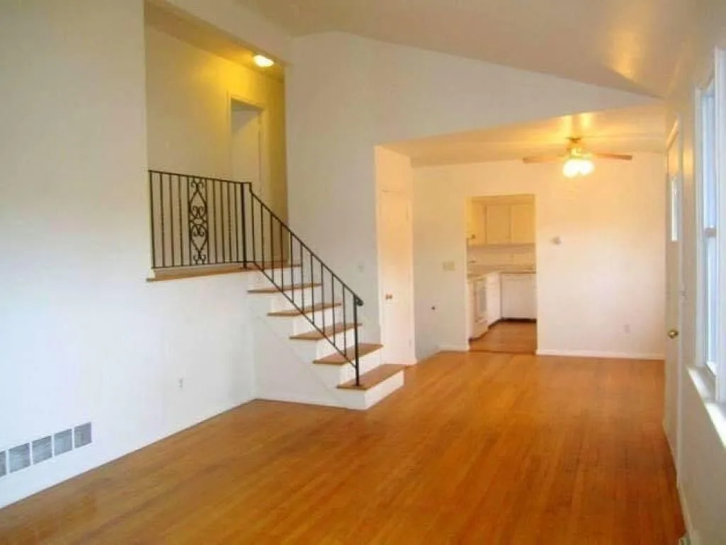 4 bed, 2.0 bath, 1490 sqft, $3,800 — Photo 2