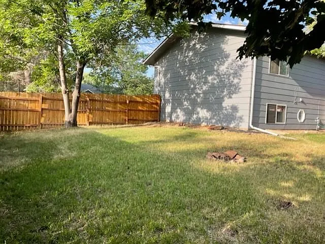 2600 W Plum St — Photo 2