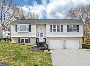 18 Circle Dr, Glen Rock, PA 17327