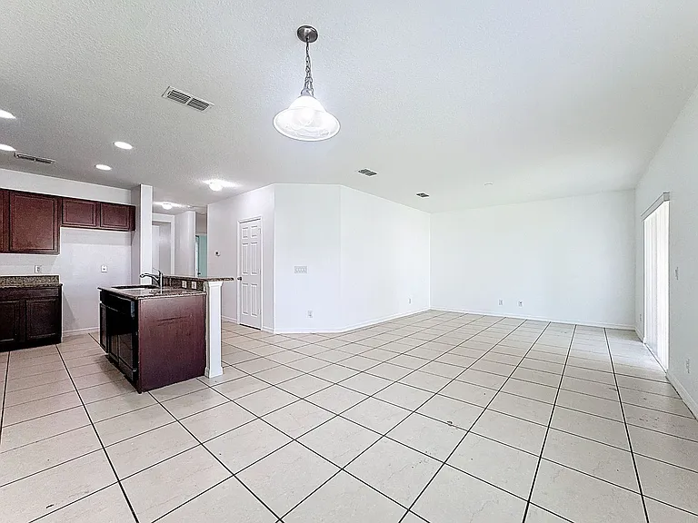 662 Vitoria Rd — Photo 4
