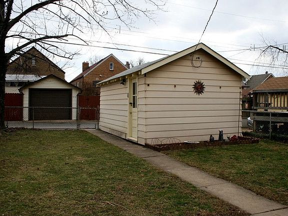 4th image of 5738 Tholozan Ave