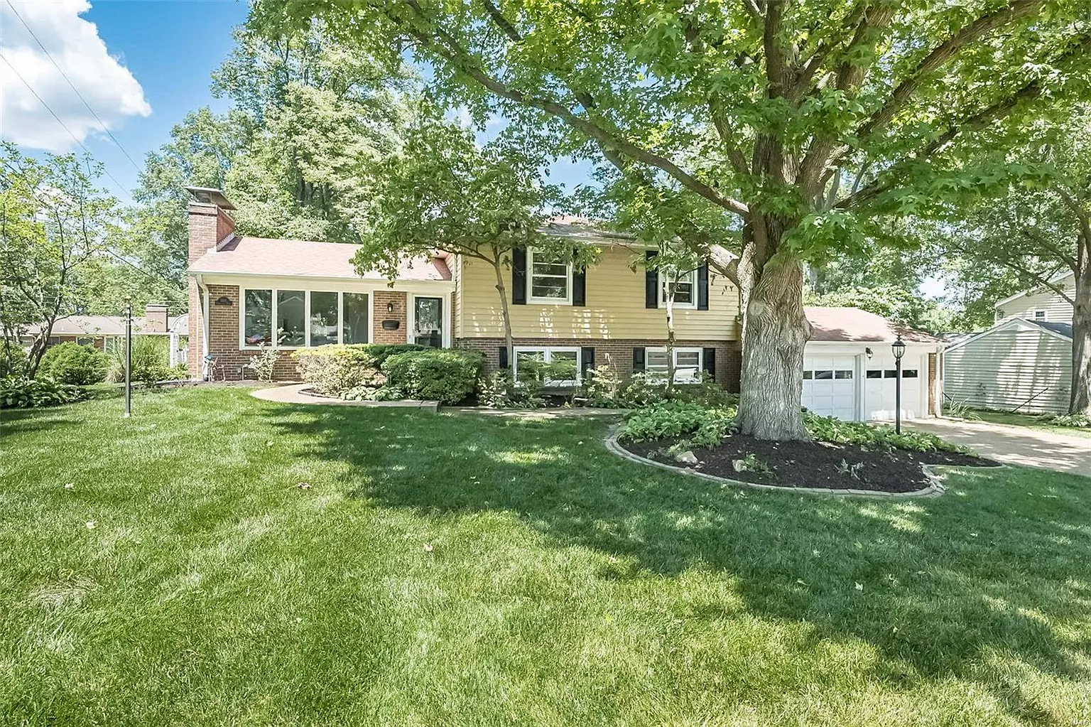 1101 Whitecliff Dr photo 1