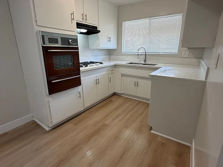 1315 N Fuller Ave — Photo 1