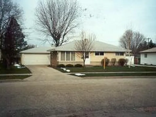 735 Harker AVENUE, Hartford, WI 53027