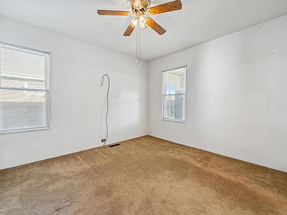 5th image of 632 Waller Ave