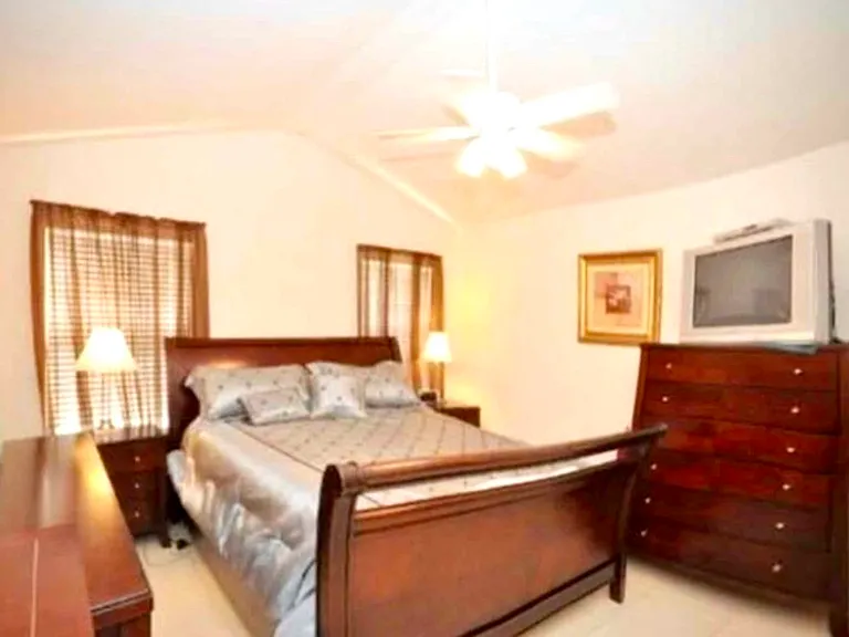 9008 Gainsborough Dr — Photo 11