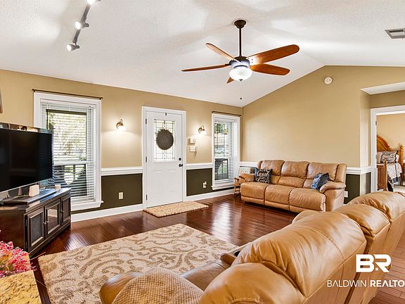 4th image of 2705 Brentwood Dr