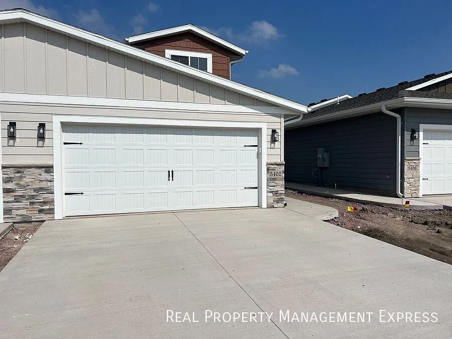 Beautiful 3 Bedroom 2.5 Bathroom Townhome — Photo 4