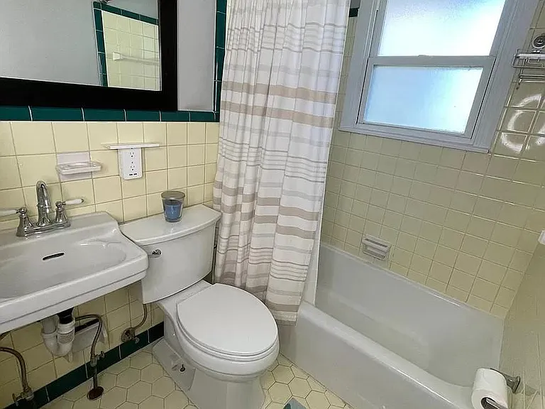 313 Hillcrest Ave — Photo 1