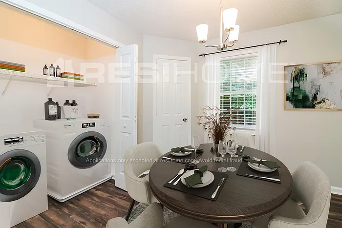 3 bed, 2.0 bath, 1302 sqft, $1,695 — Photo 3