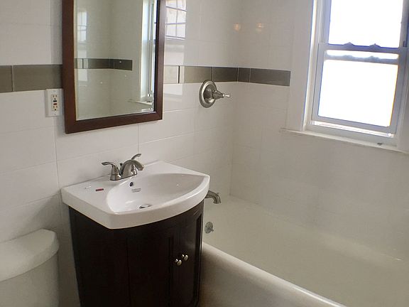 3rd image of 2033 33rd St #2