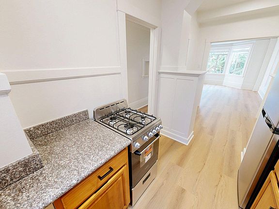 5th image of 1047 Bush St APT 5