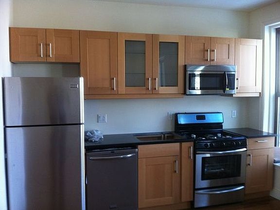 5th image of 481 Willoughby Ave