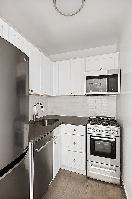 175 West 12th Street — Photo 4