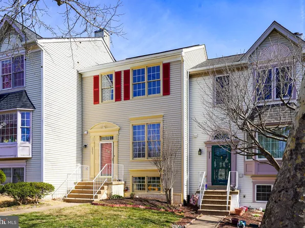 6903 Compton Ln, Centreville, VA 20121