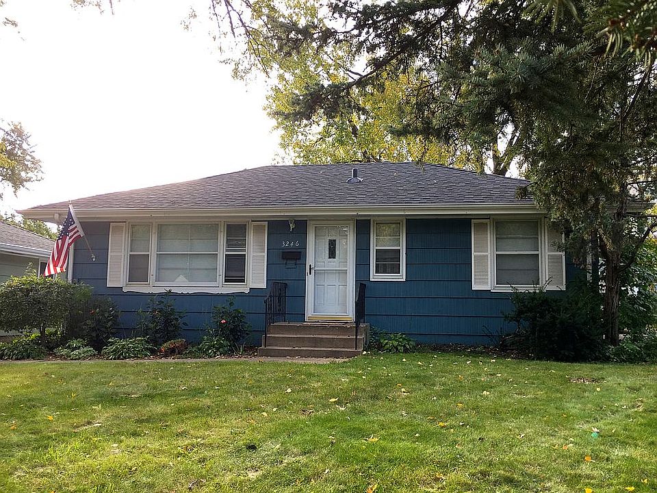Convenient St. Louis Park location! 2 car garage!
