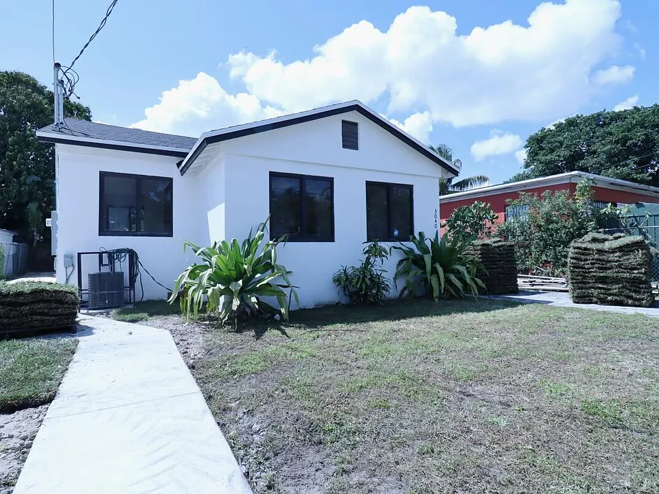 3040 NW 13th Ave #1