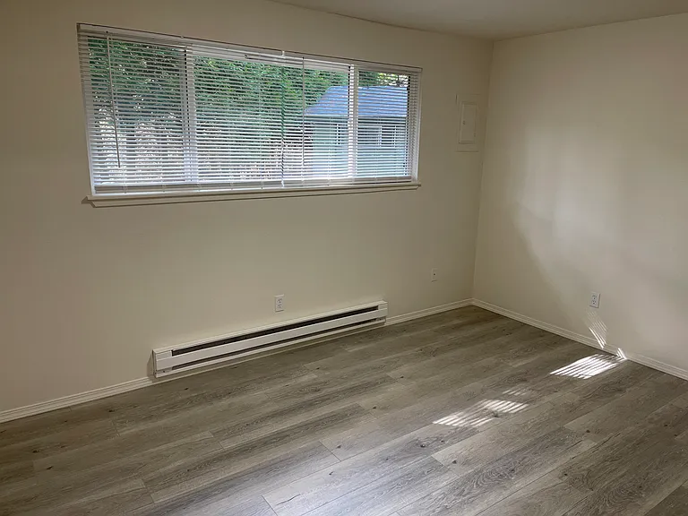 9435 Avondale Rd NE — Photo 7
