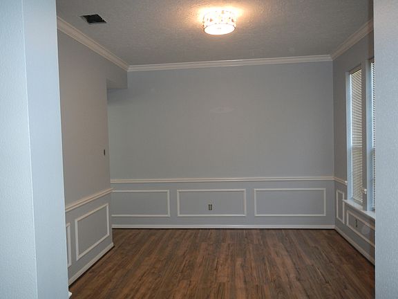 2nd image of 2101 Zavalla Cir