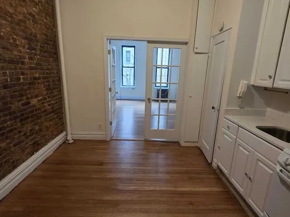 302 E 89th St APT 1B, New York, NY 10128