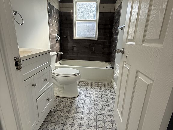 5th image of 1473 E Harry Ave