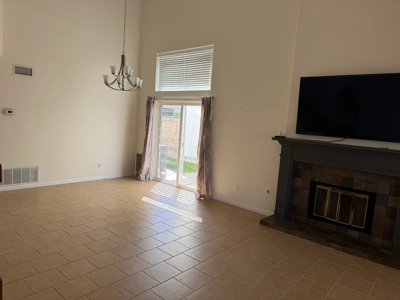 4 bed, 1718 sqft, $4,500 — Photo 2