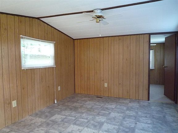 4th image of 13 Outer Park Dr