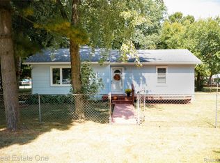 88 Longfellow Rd, Whitmore Lake, MI 48189