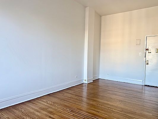 3rd image of 140 W 69th St APT 126B