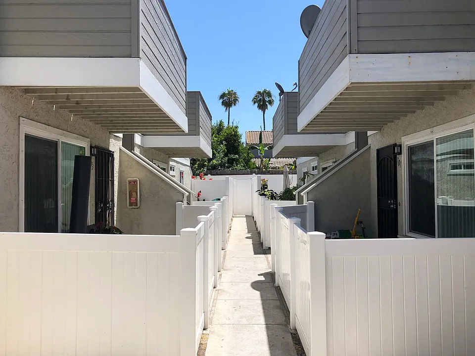 Building Photo 4