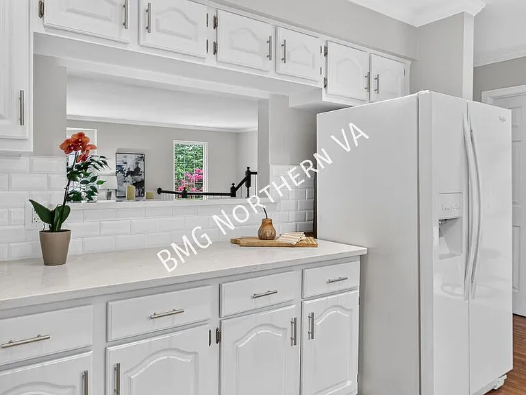 6001 Keble Dr — Photo 32