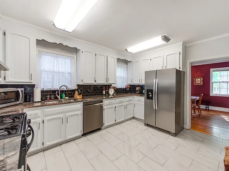 1208 Oakwood Ave — Photo 9