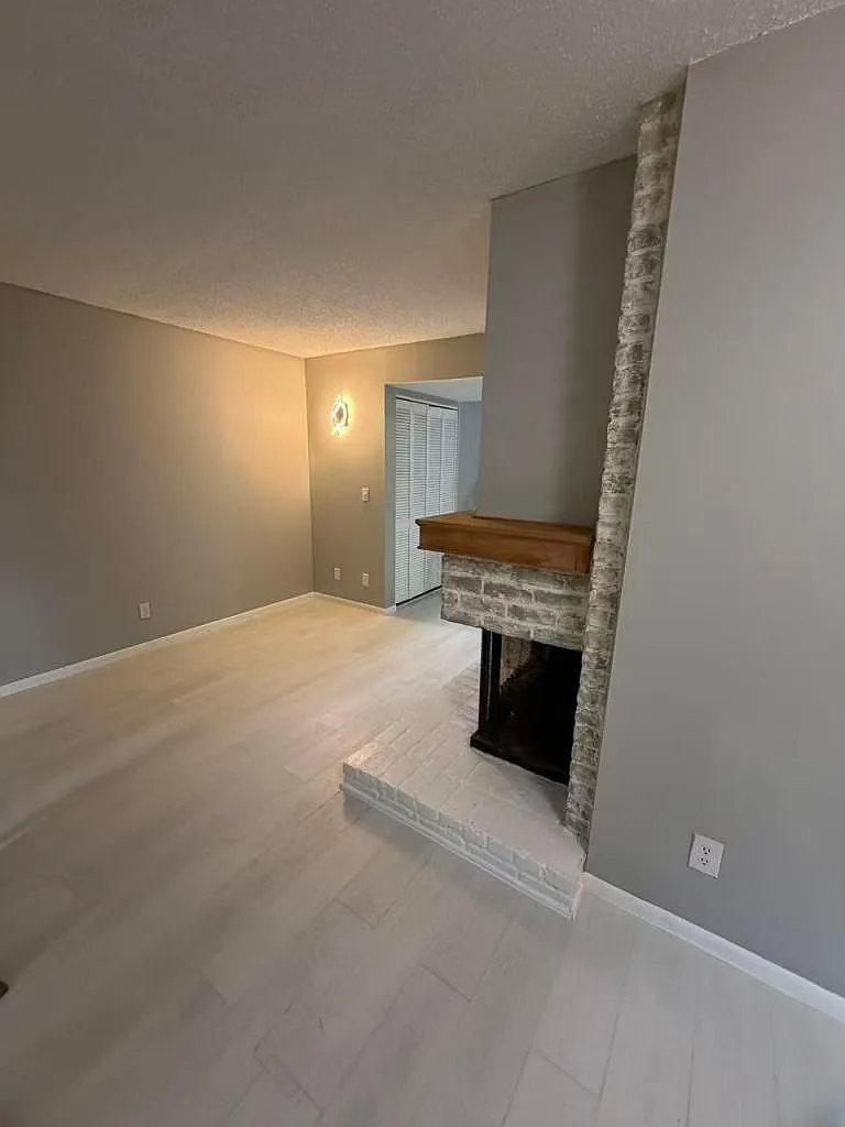 3 bed, 1211 sqft, $2,200 — Photo 3