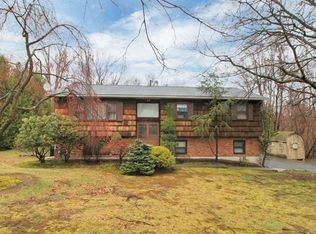 9 Carpenter Ct, Airmont, NY 10952