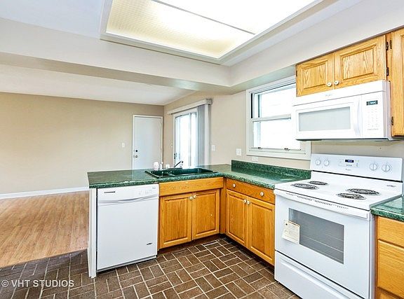 3rd image of 630 Dixon Ct