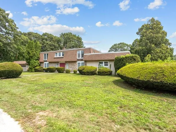 46 Fairway Dr, Tiverton, RI 02878