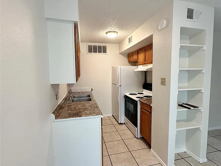 4322 Gillis St #105 — Photo 1
