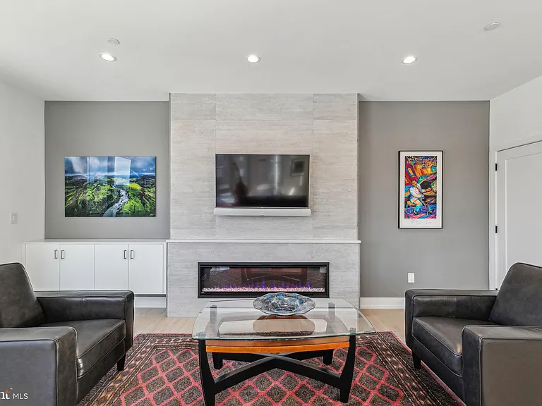 527 Brown St — Photo 11