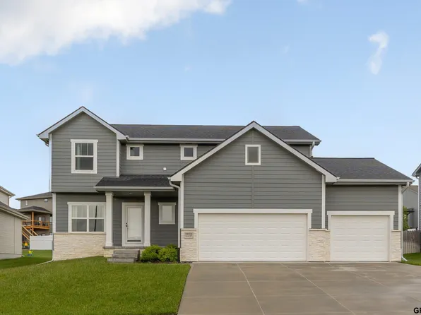 17312 Potter St, Bennington, NE 68007