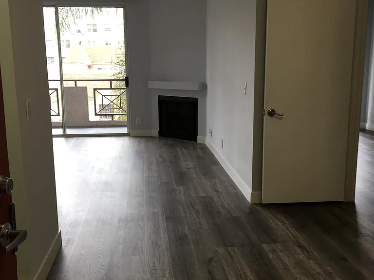 Catalina Apartments — Photo 40