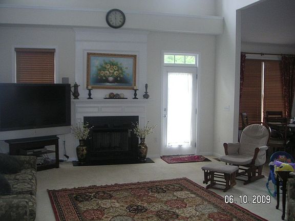 Spacious high ceiling family room