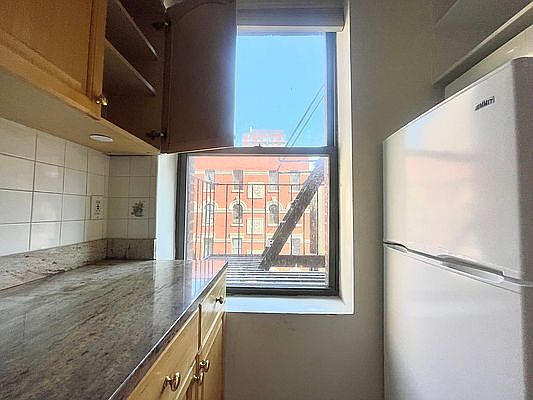 3rd image of 260 W 15th St APT 4F