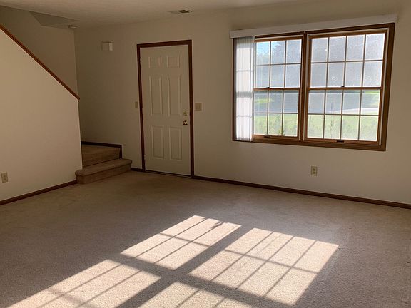 3rd image of 1255 Hillcrest Dr #1257