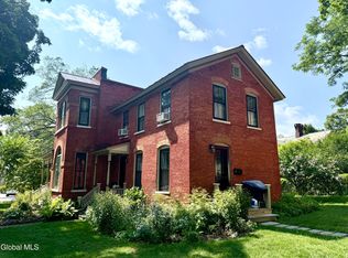302 Nelson Ave APT B, Saratoga Springs, NY 12866