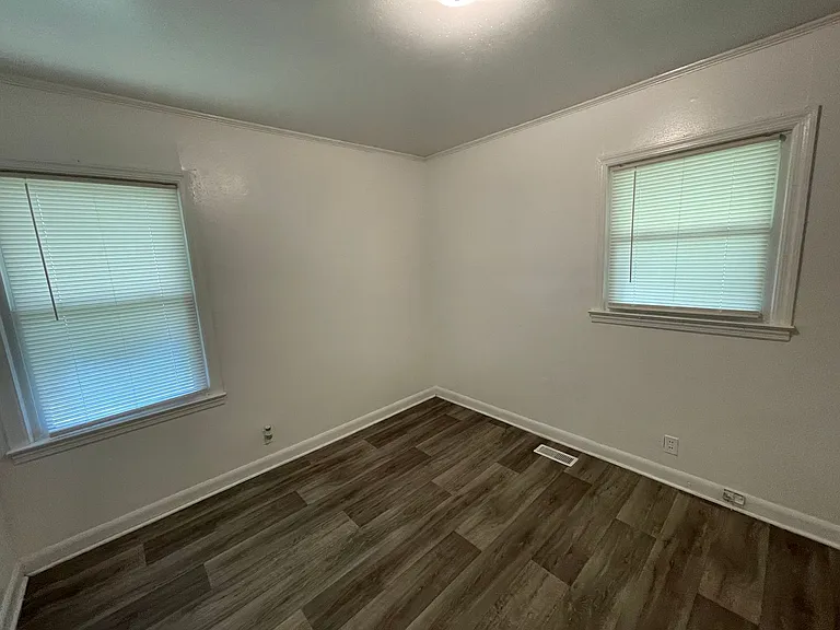 807 Memory Ln — Photo 13