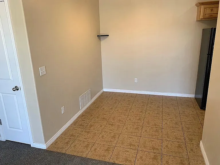 3 bed, 1200 sqft, $1,100 — Photo 3