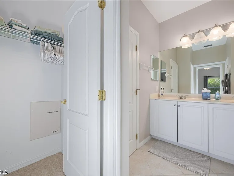 3240 Cottonwood Bnd #201 — Photo 18